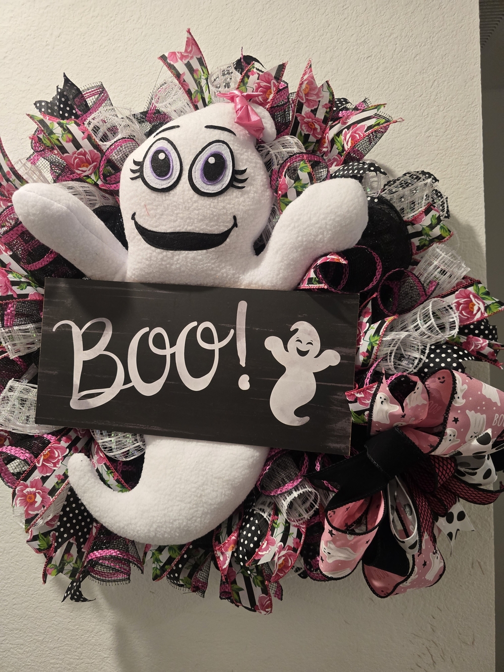 W164 Halloween Pink & White Ghost Boo Wreath